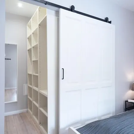 Super New With Air Conditioning ブダペスト